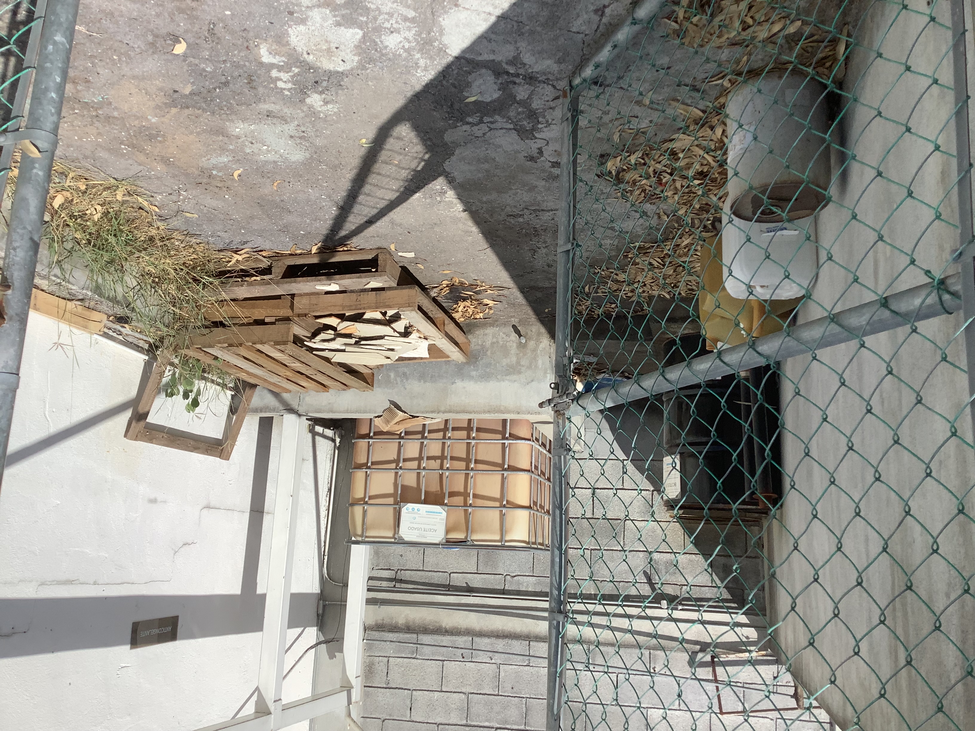 ATRP — Almacén Temporal Residuos Peligrosos (vista interior)